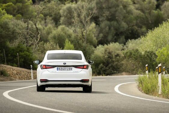 Lexus ES 2021