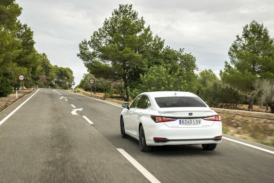Lexus ES 2021