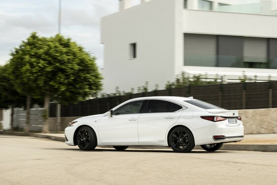 Lexus ES 2021