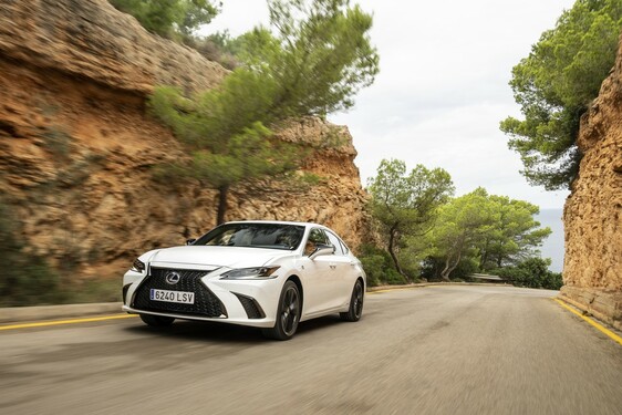 Lexus ES 2021