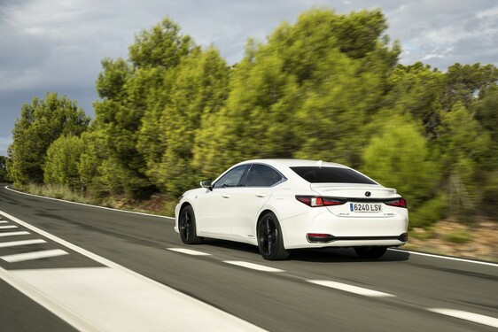 Lexus ES 2021