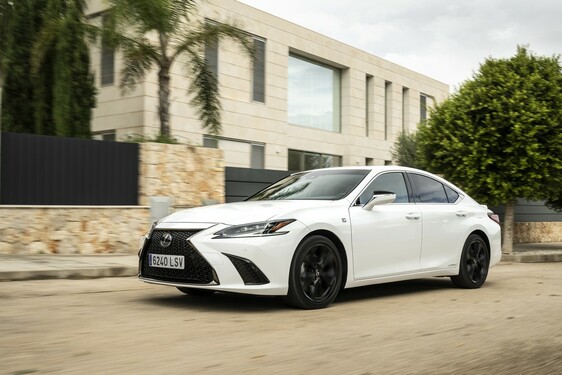Lexus ES 2021