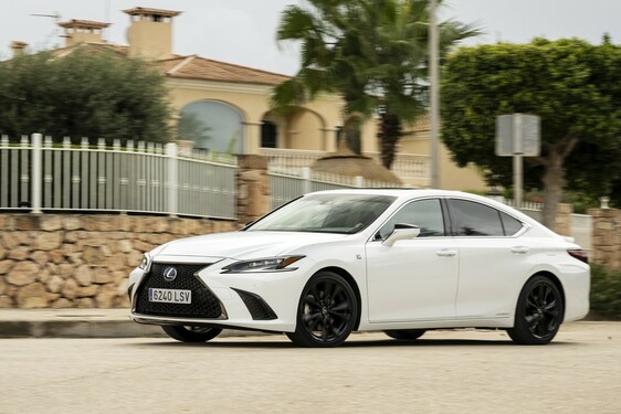 Lexus ES 2021