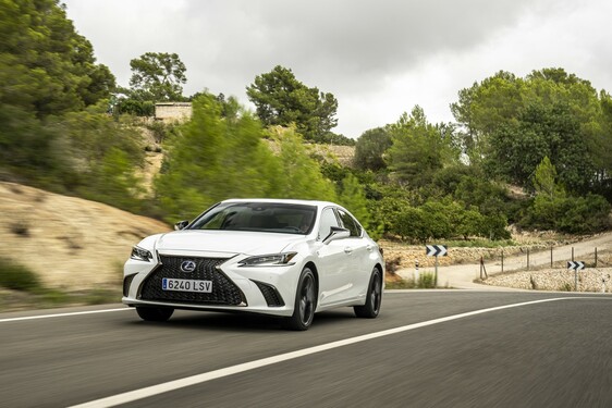 Lexus ES 2021