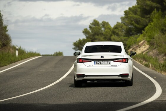Lexus ES 2021
