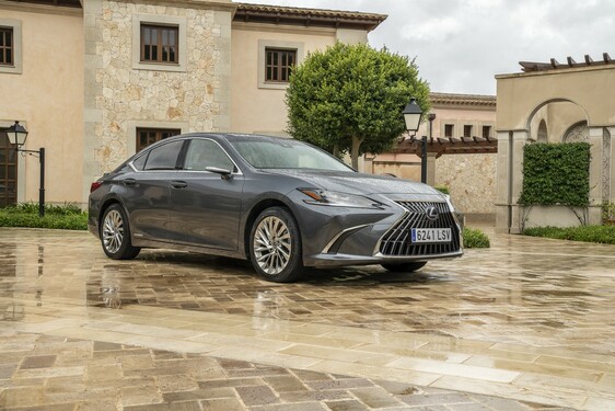 Lexus ES 2021
