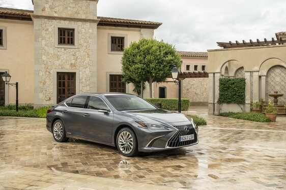 Lexus ES 2021
