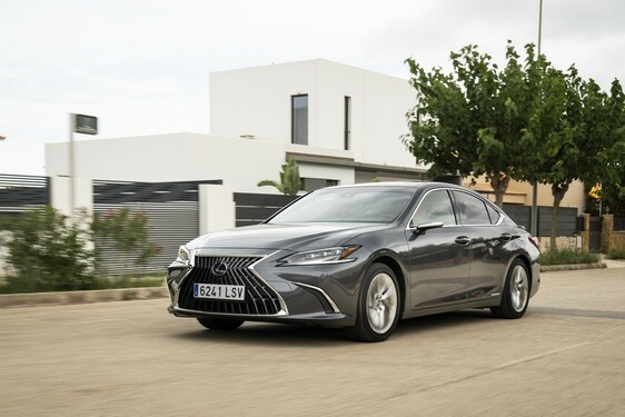 Lexus ES 2021