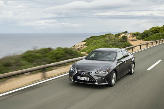 Lexus ES 2021