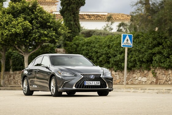 Lexus ES 2021