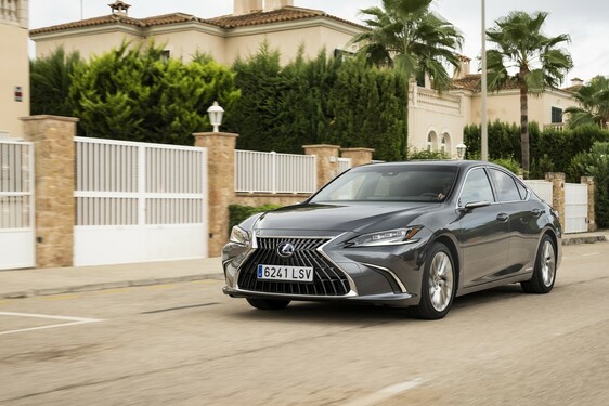Lexus ES 2021