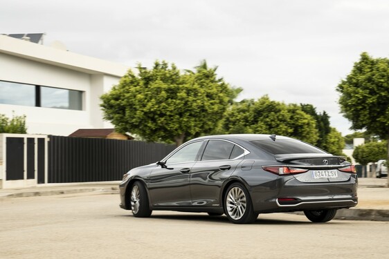 Lexus ES 2021