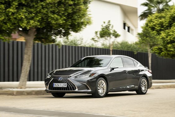 Lexus ES 2021