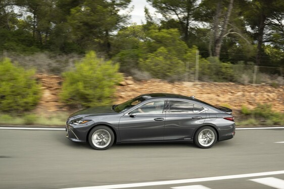 Lexus ES 2021