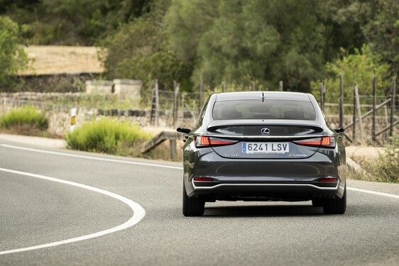 Lexus ES 2021