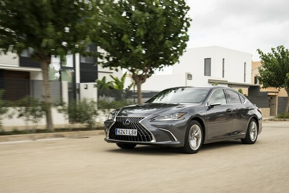 Lexus ES 2021