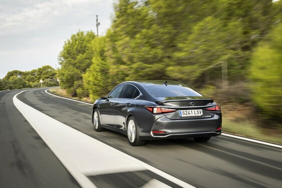 Lexus ES 2021