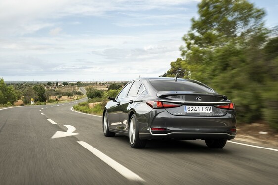Lexus ES 2021