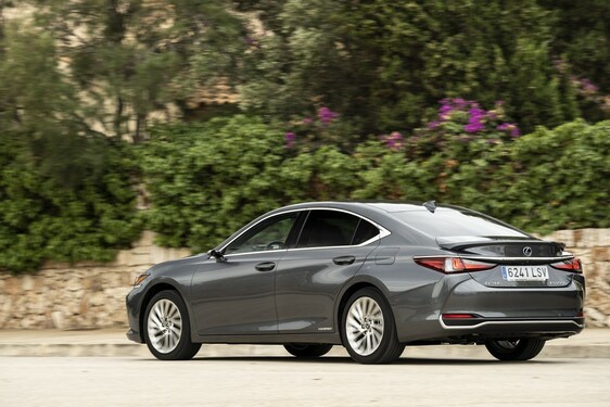 Lexus ES 2021