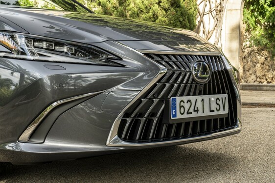 Lexus ES 2021