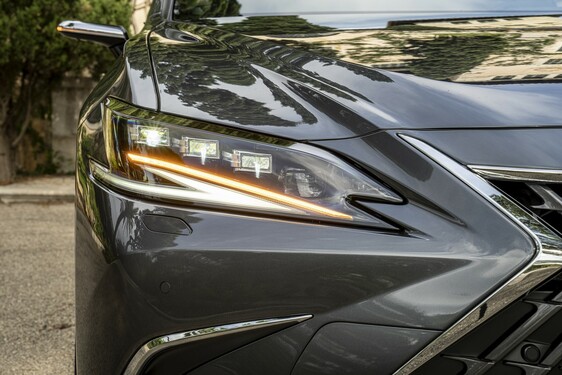 Lexus ES 2021