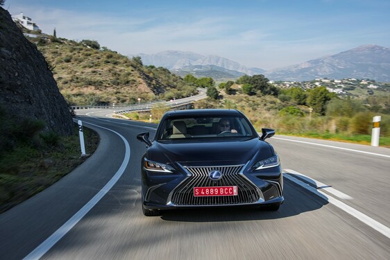 Lexus ES 2019