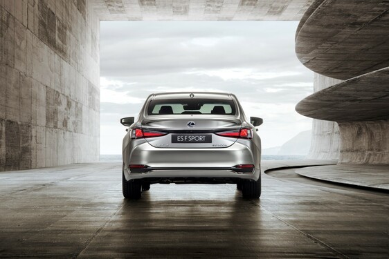 Lexus ES 2019