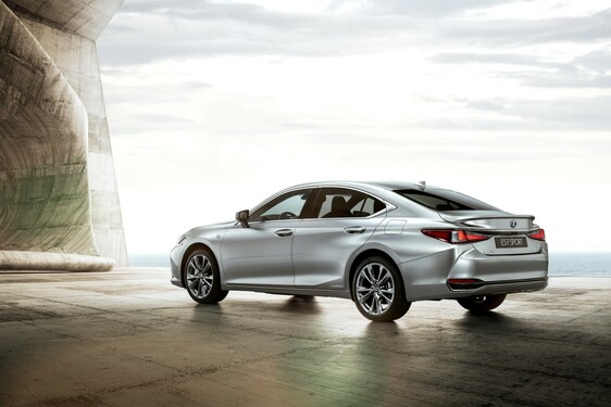 Lexus ES 2019