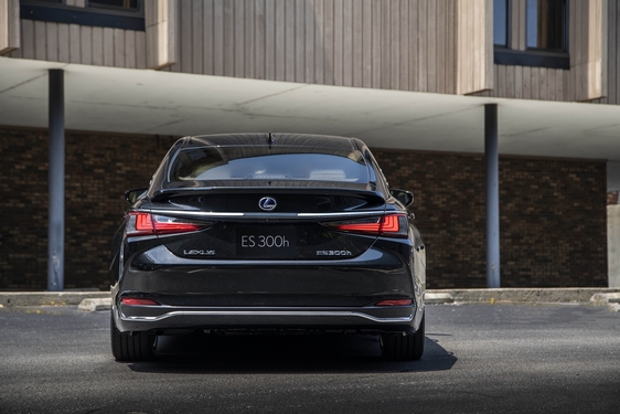 Lexus ES 2019