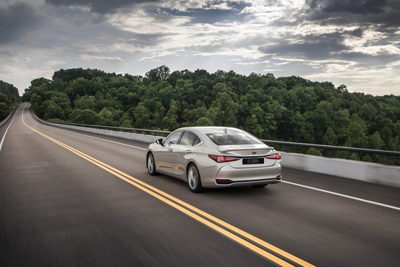 Lexus ES 2019
