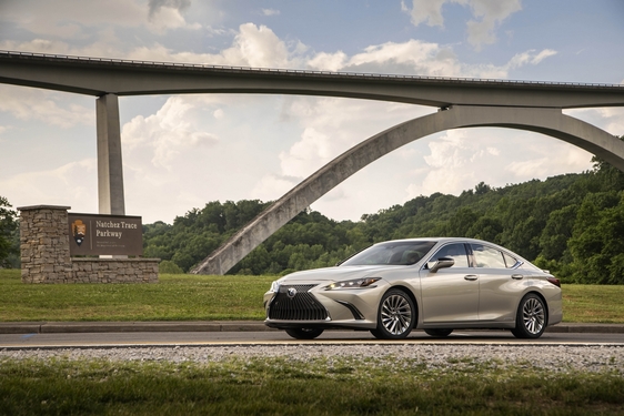 Lexus ES 2019
