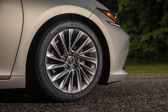 Lexus ES 2019