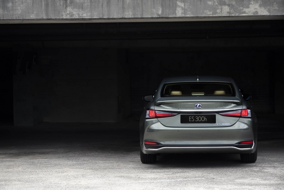 Lexus ES 2019