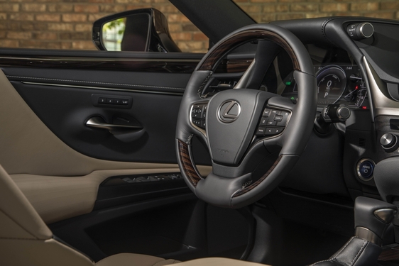 Lexus ES 2019