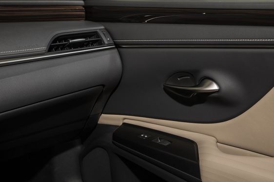 Lexus ES 2019