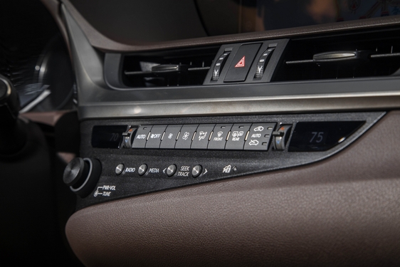 Lexus ES 2019