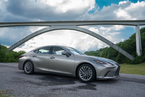 Lexus ES 2019