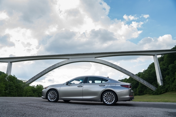 Lexus ES 2019