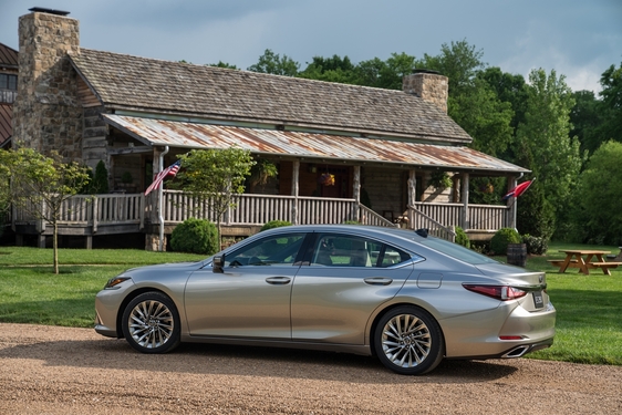 Lexus ES 2019