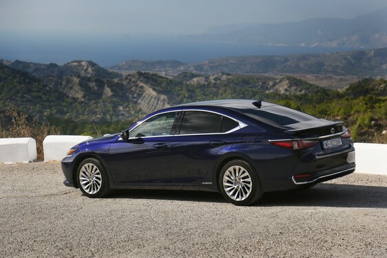 Lexus ES 2019