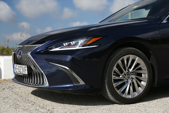 Lexus ES 2019