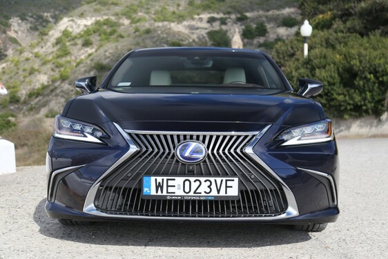 Lexus ES 2019