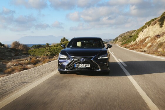 Lexus ES 2019