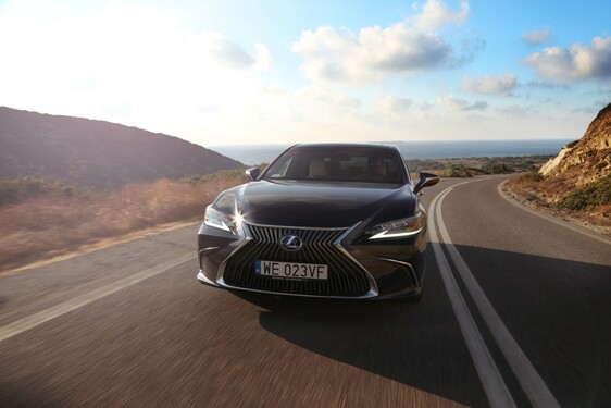 Lexus ES 2019