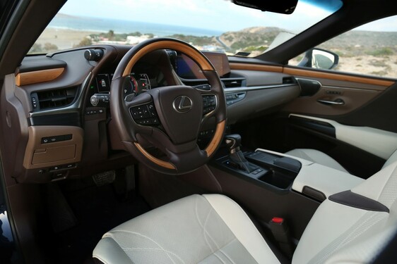 Lexus ES 2019