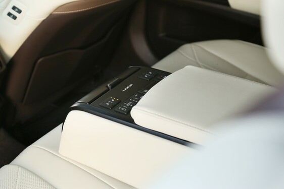 Lexus ES 2019