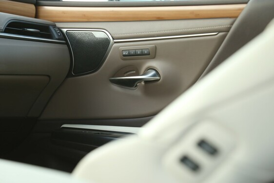 Lexus ES 2019
