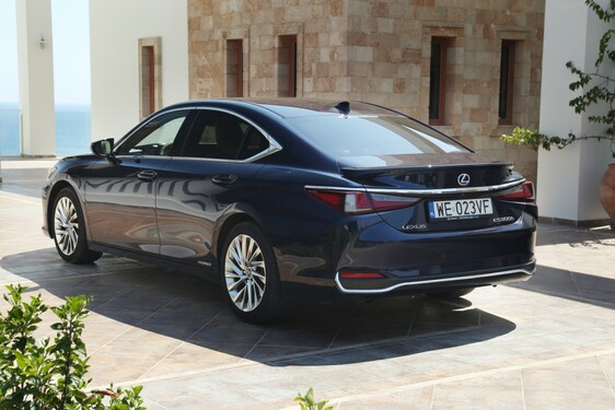 Lexus ES 2019