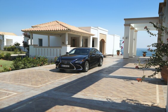 Lexus ES 2019