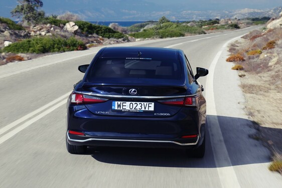 Lexus ES 2019